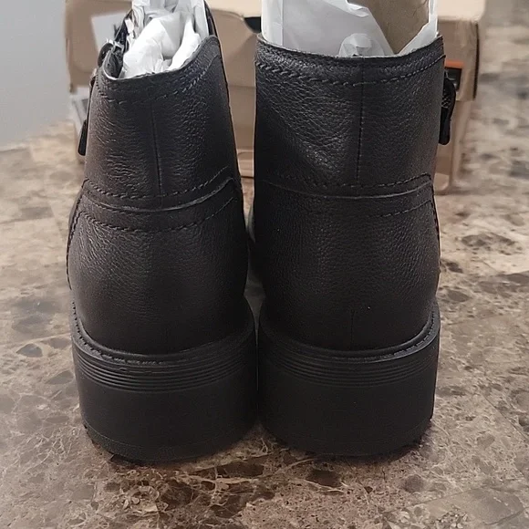 Clarks Women's Black Ankle Boots Size 10 W - Picture 4 of 8